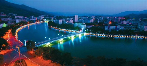 唛淇啉冰淇淋加盟的门槛高不高，唛淇啉冰淇淋一年有多少利润